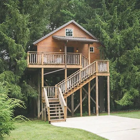 Lofty Willows Treehouse By Amish Country Lodging
